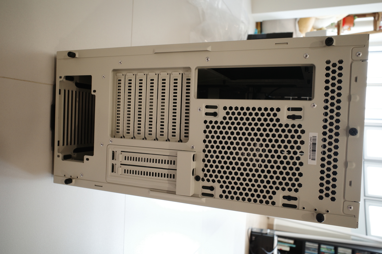 Back view of the FLP02 case